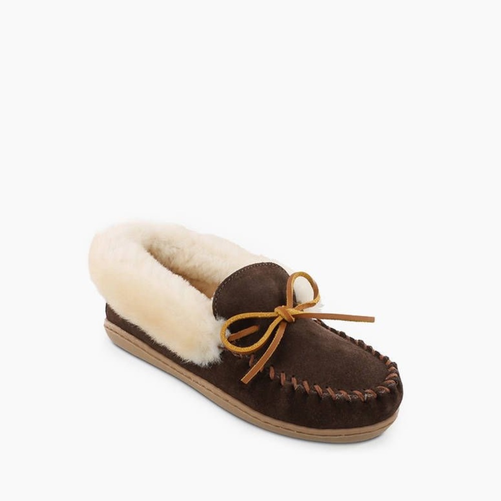 Women’s Minnetonka Fur Slippers